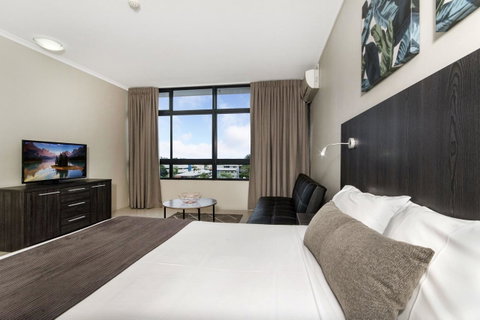 Sunshine Tower Hotel - New Castle Holiday 9