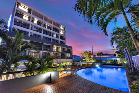 Sunshine Tower Hotel - New Castle Holiday 0