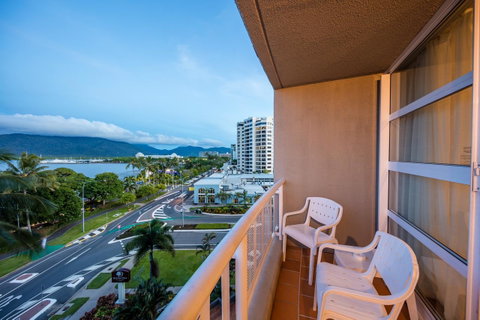DoubleTree By Hilton Cairns - New Castle Holiday 25
