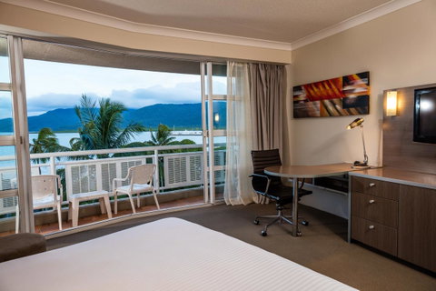 DoubleTree By Hilton Cairns - New Castle Holiday 19