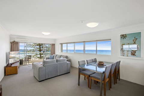 Narrowneck Court Holiday Apartments - New Castle Holiday 3