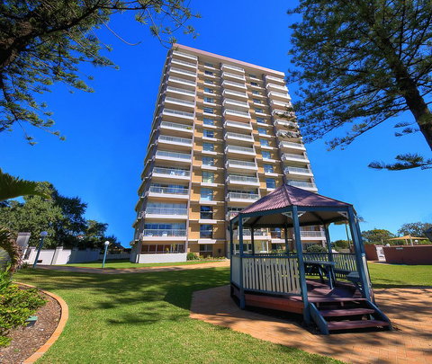 Narrowneck Court Holiday Apartments - New Castle Holiday 37