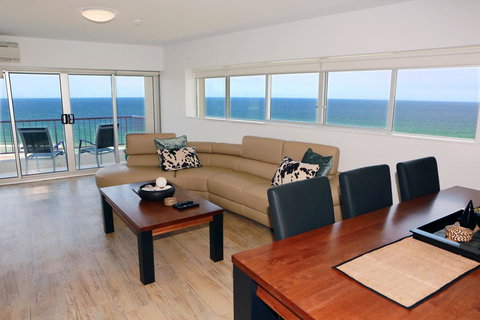 Narrowneck Court Holiday Apartments - New Castle Holiday 4