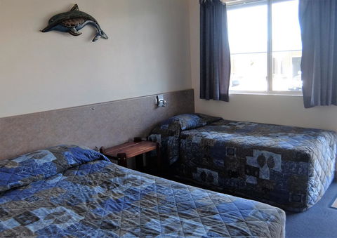 Nanango Star Motel - New Castle Holiday 24