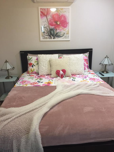 Shasta Place - New Castle Holiday 1