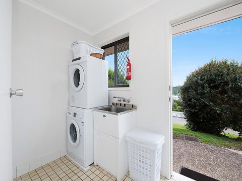 Arthouse - New Castle Holiday 16