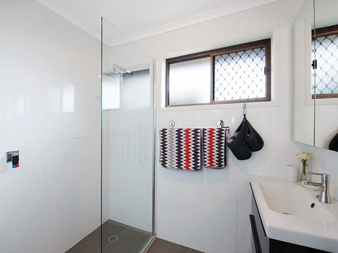 Arthouse - New Castle Holiday 14