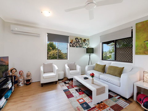 Arthouse - New Castle Holiday 5