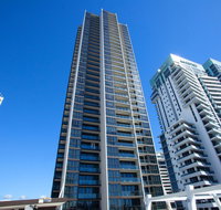 High Floor Ocean View Suites Broadbeach - New Castle Holiday