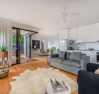 Sam's Buderim Mountain Guest House - New Castle Holiday