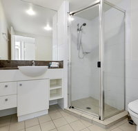 Broadbeach on the Park 3 Bed Ocean - We Accommodate - New Castle Holiday