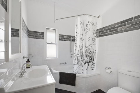 The Lighthouse - New Castle Holiday 14