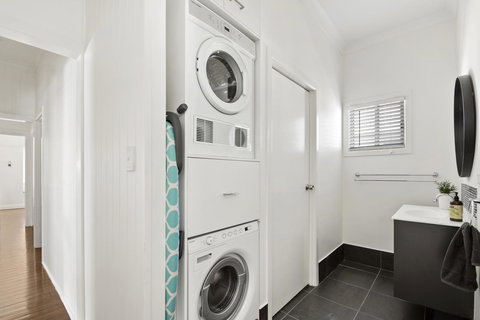 The Lighthouse - New Castle Holiday 15