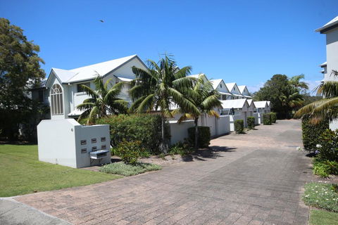 Waters Edge - New Castle Holiday 0