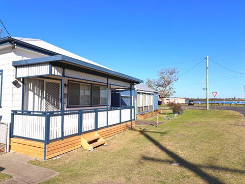 Waterside Retreat - New Castle Holiday 1