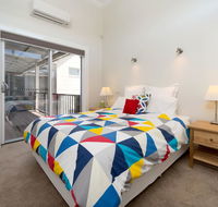 Waterstreet Apartment - New Castle Holiday