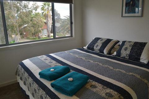 Waterview- Stoneleigh At Yarra - New Castle Holiday 2