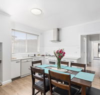 Wattle Grove Villa - New Castle Holiday
