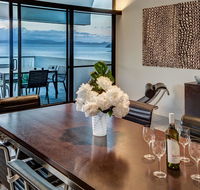 Waves 3 Luxury 3 Bedroom Endless Ocean Views Central Location  Buggy - New Castle Holiday
