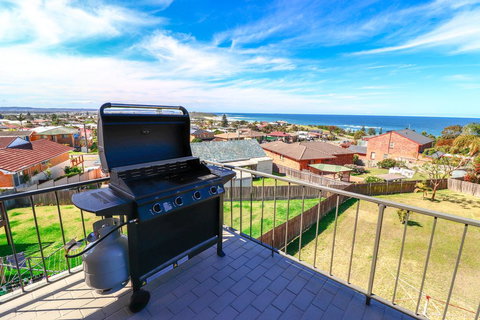 Waves @ Caves - New Castle Holiday 1