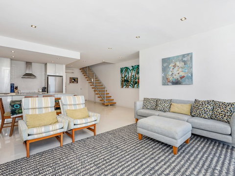 WAVES ON KAMALA 13 - New Castle Holiday 1