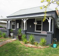 Welcome Stranger Cottage - New Castle Holiday