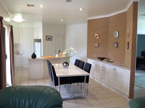 Wendy's Retreat - New Castle Holiday 1