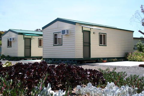 West City Motel - New Castle Holiday 0
