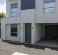 West Croydon Condo - New Castle Holiday