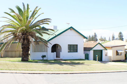 West End Retreat - New Castle Holiday 2