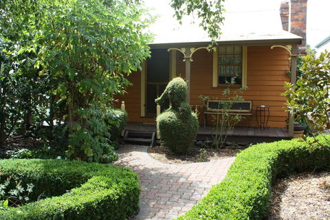 Westbury Gingerbread Cottages - New Castle Holiday 3