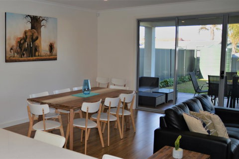 Western Breeze - New Castle Holiday 2