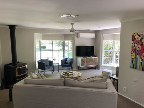 Westwood Lodge Apartments - New Castle Holiday 1