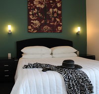 Whale Inn  Restaurant - New Castle Holiday