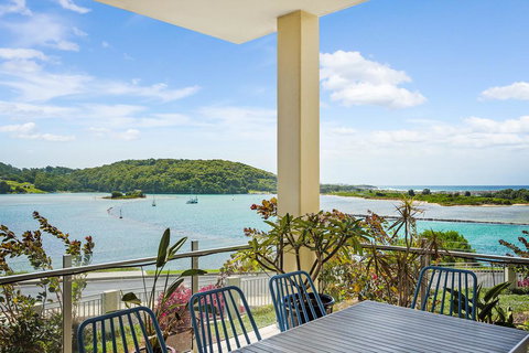 Wharf Apartment Unit 5 - New Castle Holiday 1