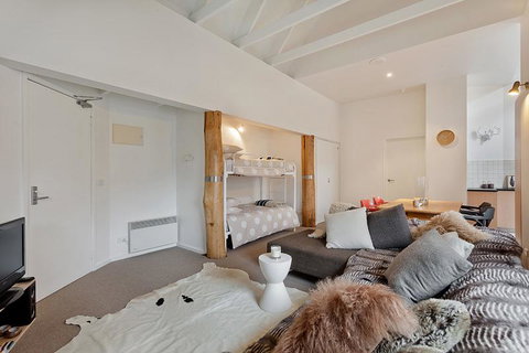 Whiskey Flat 2 - New Castle Holiday 0