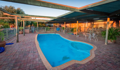 White Cliffs Underground - New Castle Holiday 0