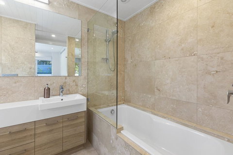 White Sands One - New Castle Holiday 3