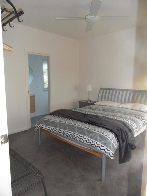 WHITE SHELLS HOLIDAY RENTAL - New Castle Holiday 3