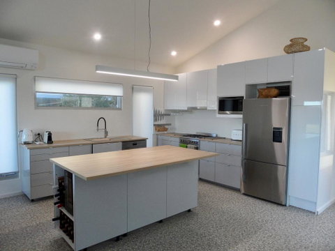 WHITE SHELLS HOLIDAY RENTAL - New Castle Holiday 2