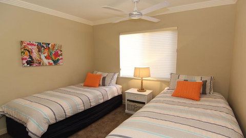 Whitesands 301 - Main Beach Location - New Castle Holiday 3
