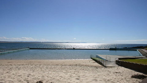 Whitesands 301 - Main Beach Location - New Castle Holiday 1