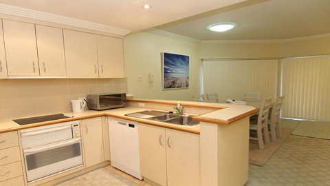 Whitesands G2 - Main Beach Location - New Castle Holiday 2