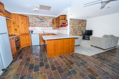 Whitesands Road, Unit 2/12 - New Castle Holiday 3