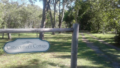 Whitsunday Cane Cutters Cottage - New Castle Holiday 1