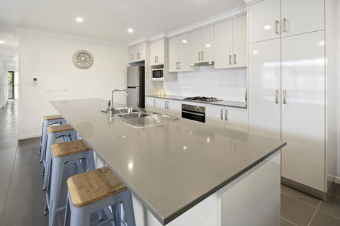 Whitsunday Family Escape - New Castle Holiday 1