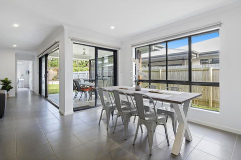 Whitsunday Family Escape - New Castle Holiday 3