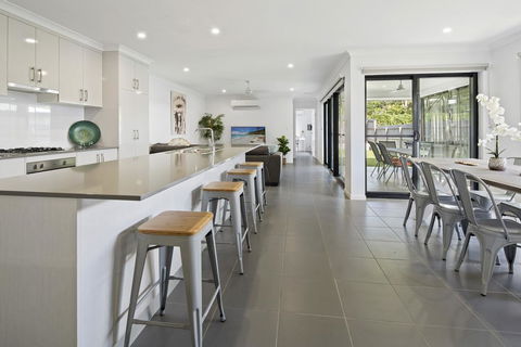 Whitsunday Family Escape - New Castle Holiday 0