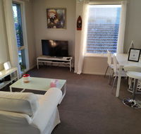 Whole storey 2 BedroomsKitchenLiving room in Glen Waverley - New Castle Holiday