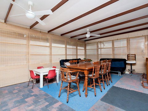 Wildflowers @ Fingal Bay - New Castle Holiday 3